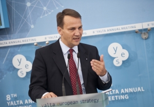 Democracy is Ukraine’s strategic asset – Sikorski