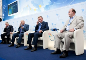 Україно-російські відносини повинні будуватися на рівноправній основі — учасники саміту YES