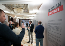 Відкриття виставки «Російські військові злочини» під час неформальної зустрічі YES 